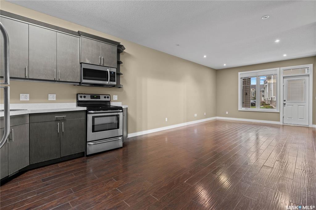 Property Photo:  4205 E Green Apple Drive  SK S4V 1S1 