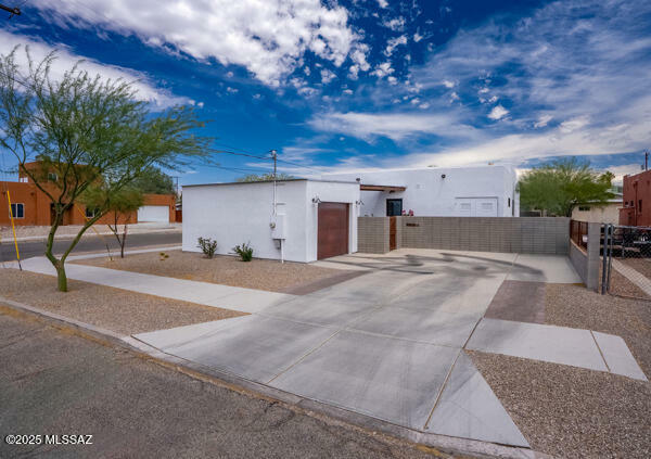 Property Photo: 1105 S 7th Avenue AZ 85701