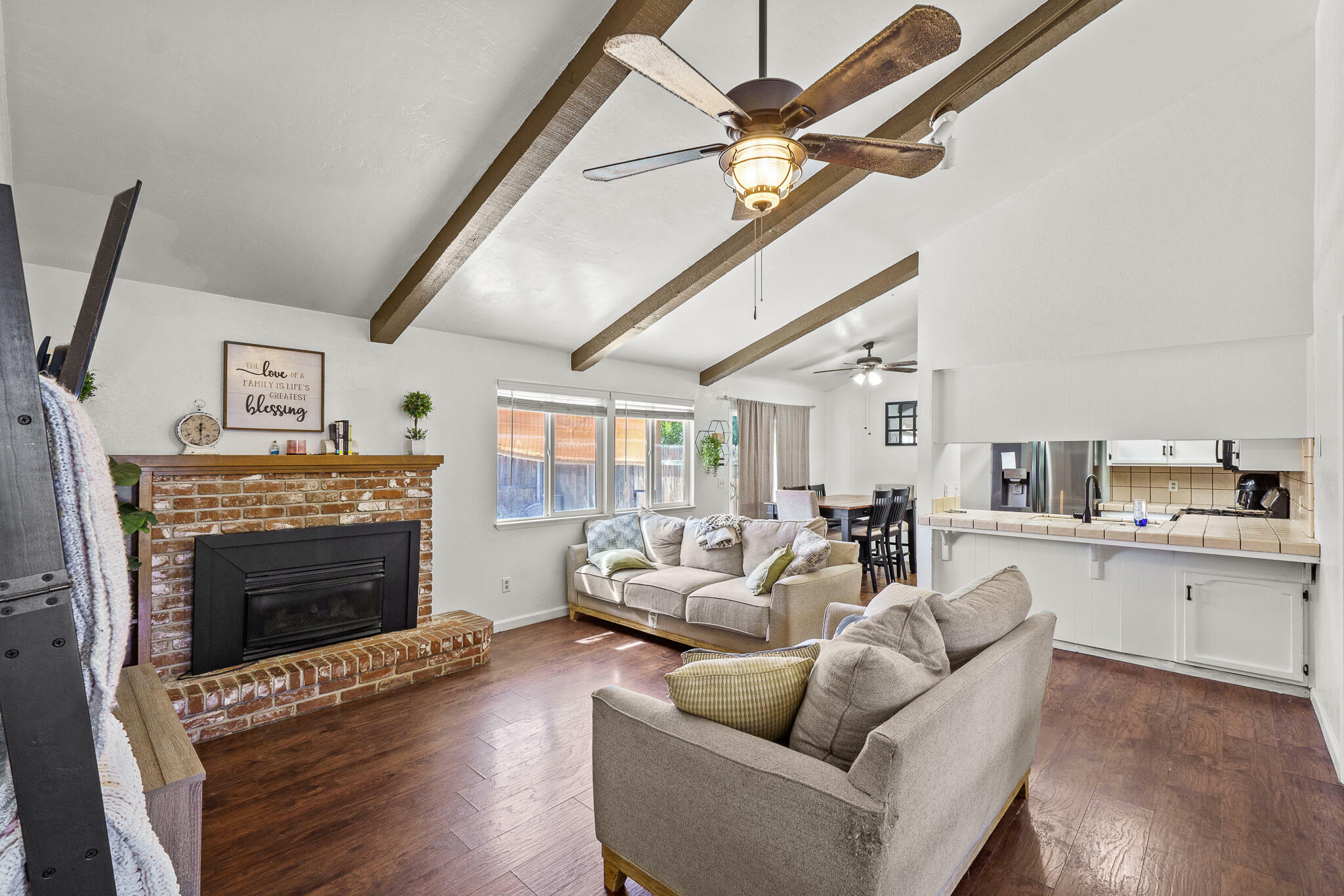 Property Photo: 1437 W Walnut Avenue CA 93277