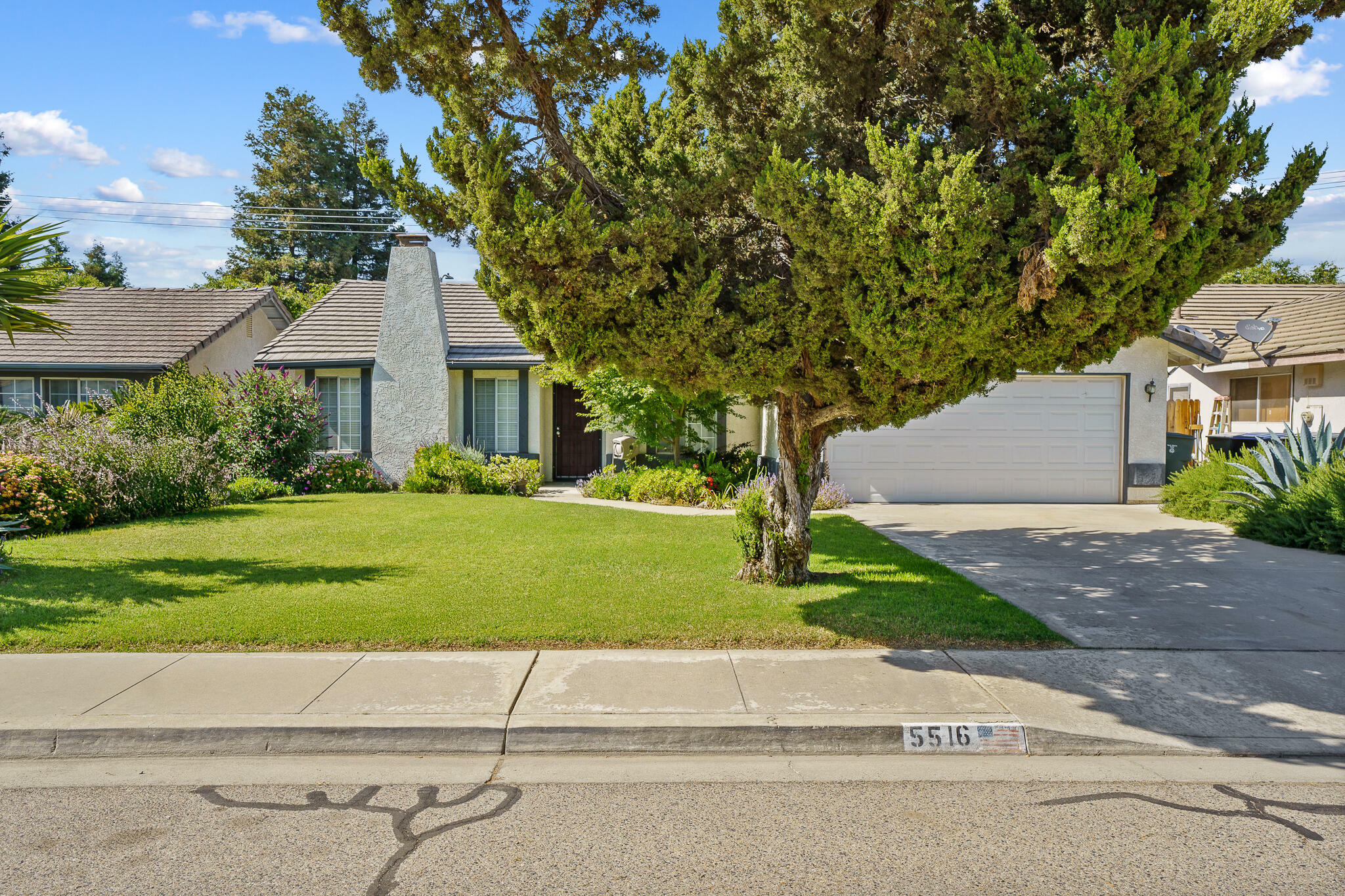 Property Photo: 5516 Damsen Avenue CA 93291
