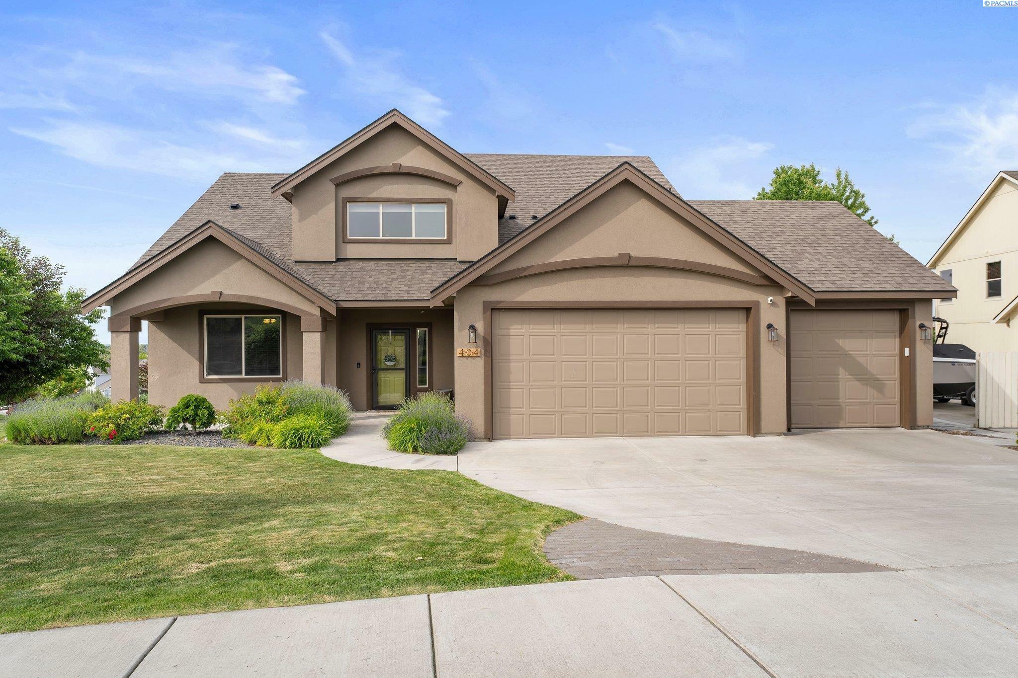 Property Photo: 404 Satus St WA 99352