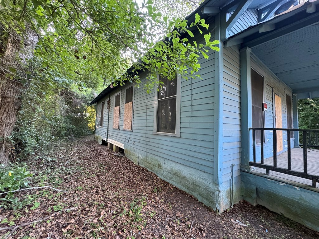 Property Photo:  622 Lester St  GA 31792 