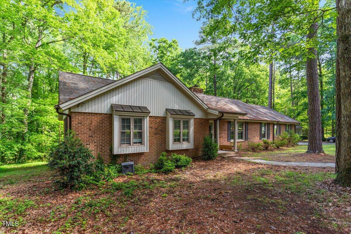 Property Photo: 2410 Overbrook Lane NC 27330