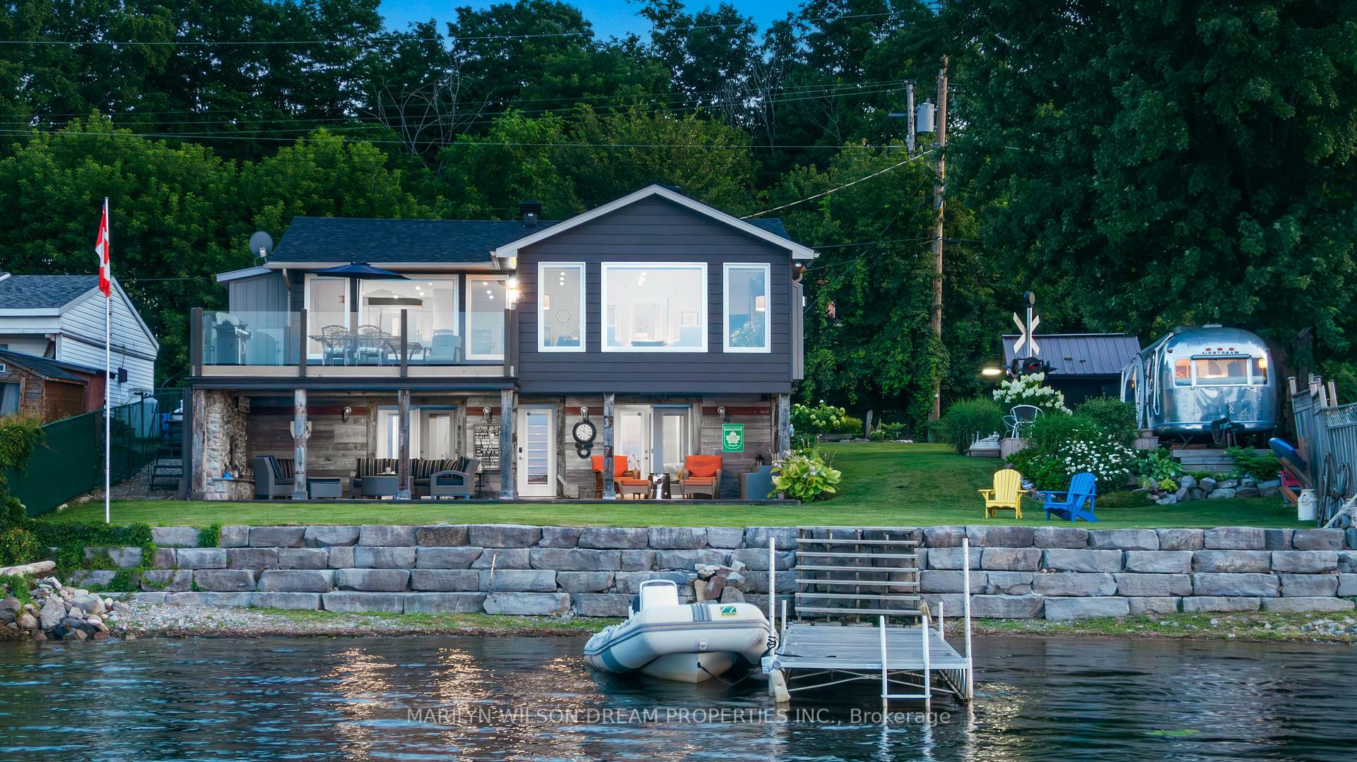 Photo de la propriété: 614 Lake Street ON K7V 3Z8