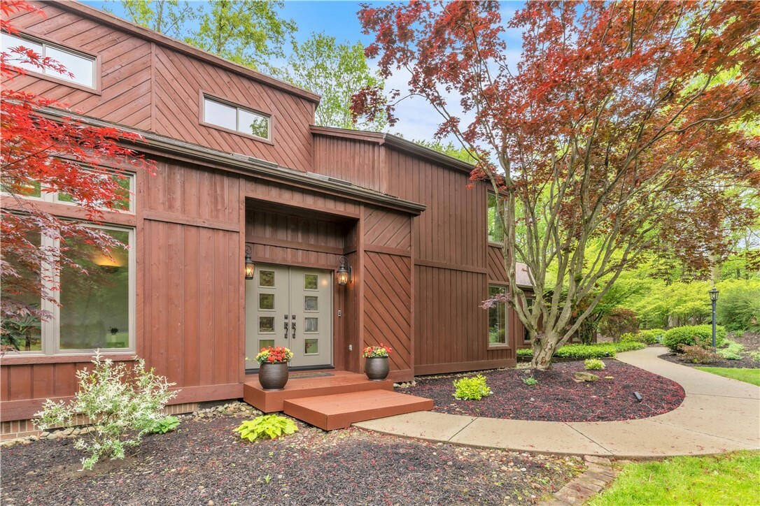 Property Photo: 156 Briar Hill Dr PA 16063