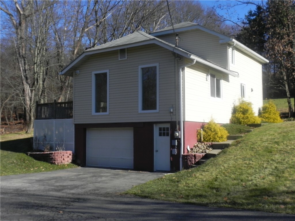 Property Photo: 2601 1/2 Elgro Road PA 15044