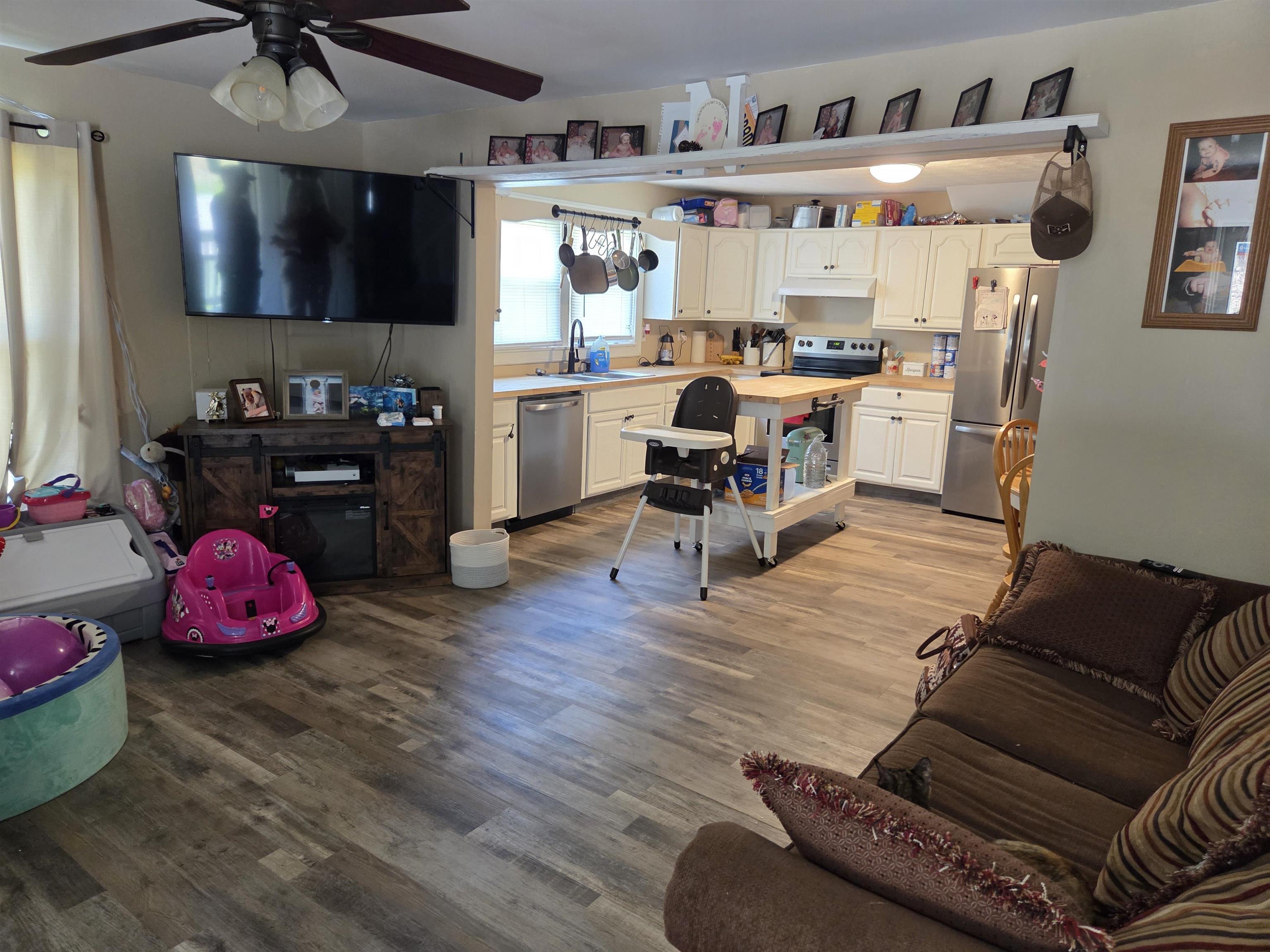 Property Photo: 1585 Rayburn Road KY 41102