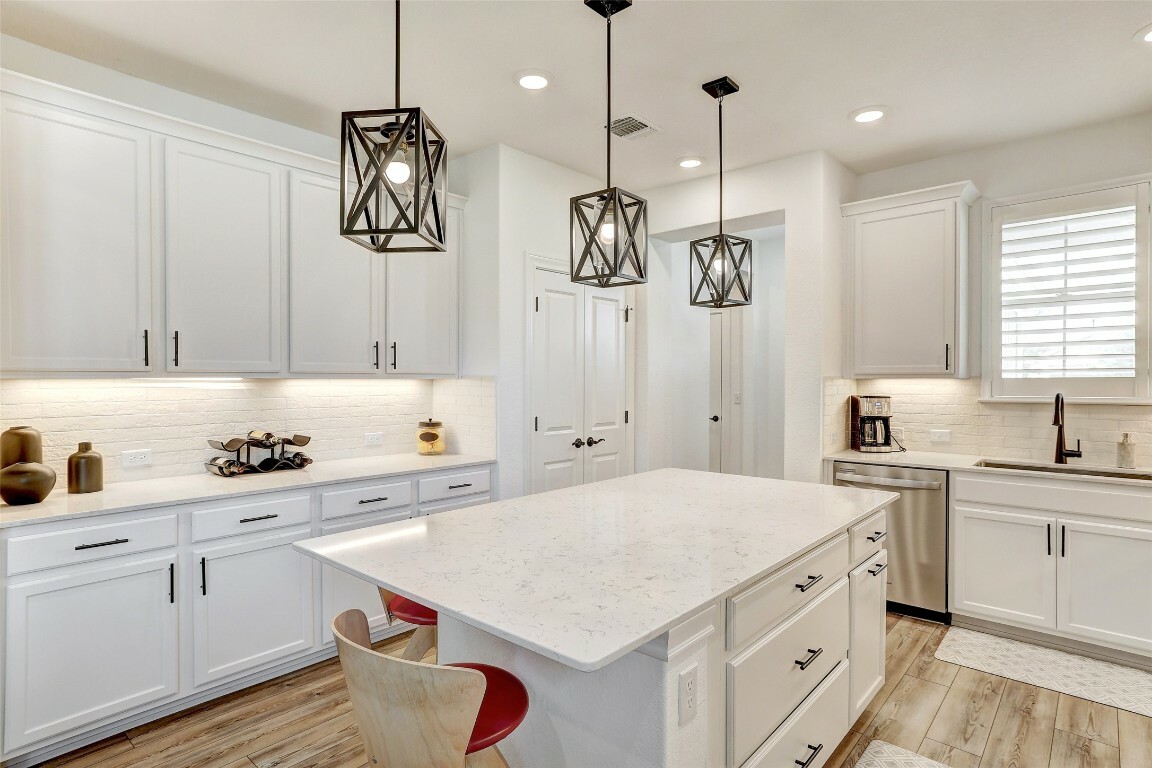 Property Photo: 102 Bristol Cove TX 78633