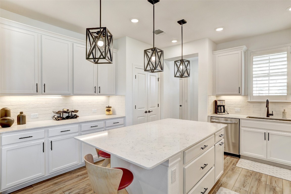 Property Photo: 102 Bristol Cove TX 78633