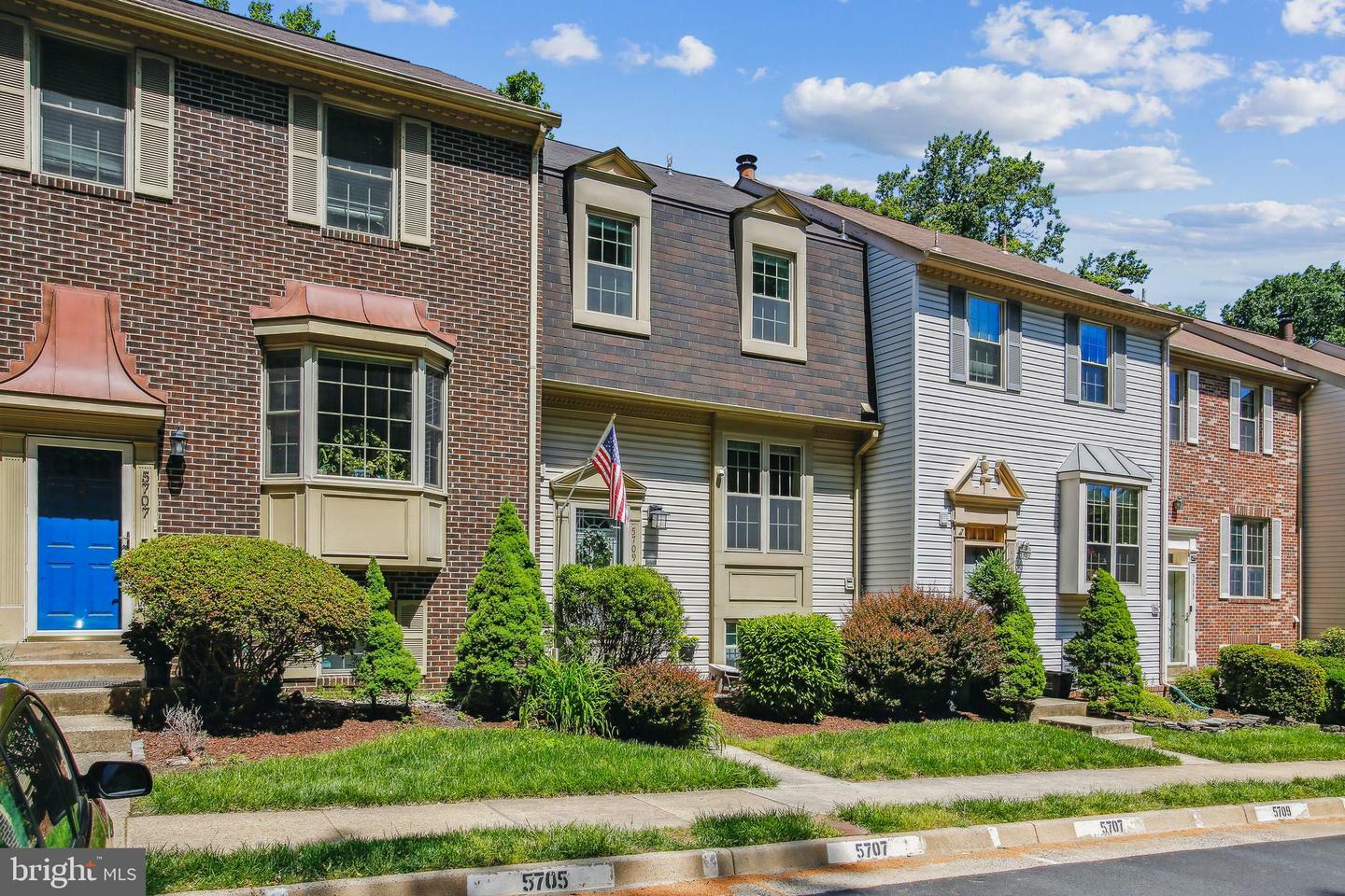 Property Photo: 5709 Burke Towne Court VA 22015
