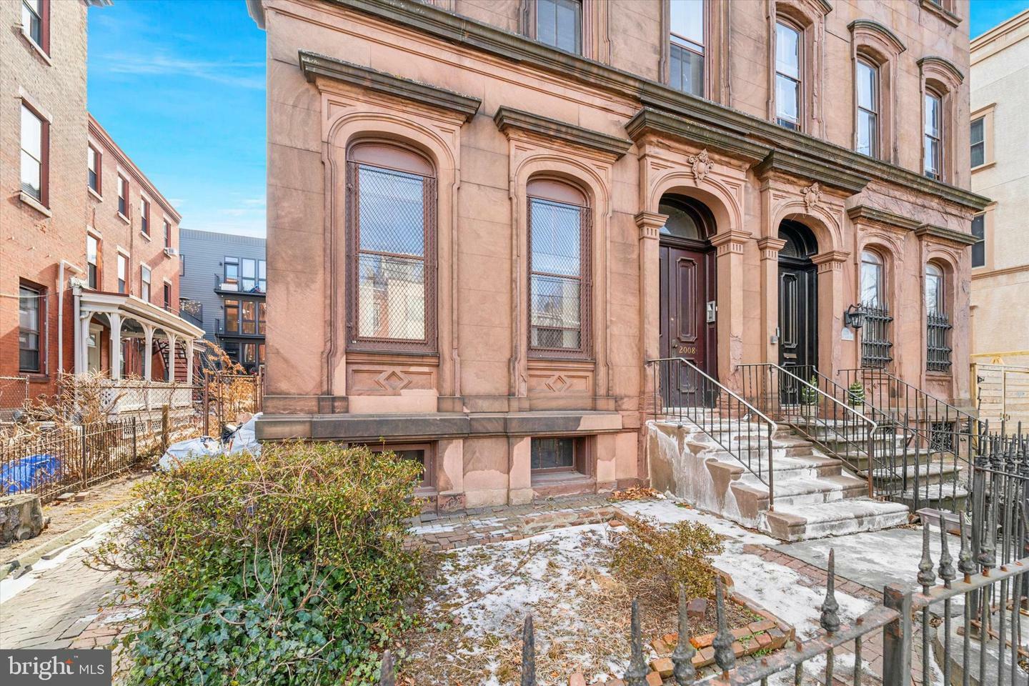 Property Photo: 2008 W Girard Avenue 3R PA 19130