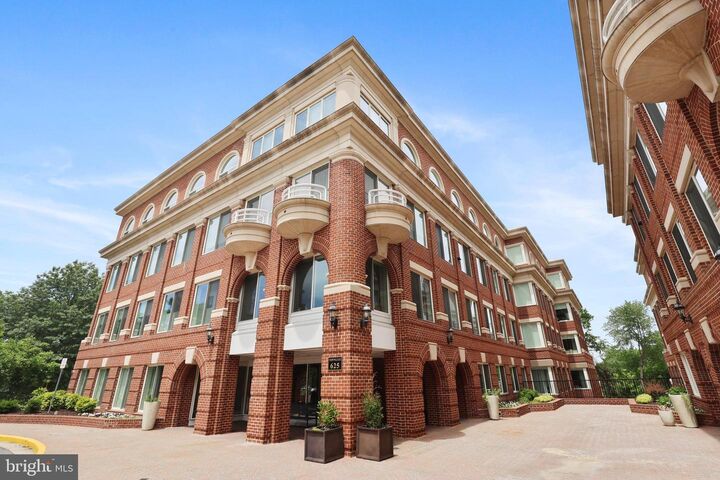 Property Photo:  625 Slaters Lane 407  VA 22314 