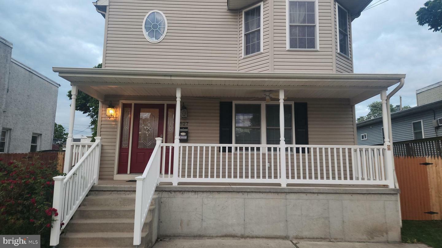 Property Photo: 827 Pine Street PA 19007