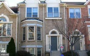 Property Photo: 2121 Kings Garden Way VA 22043