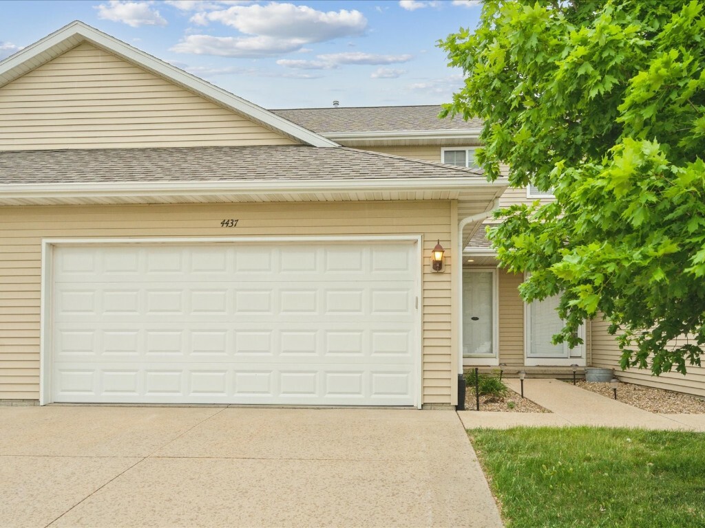 Property Photo: 4437 Derby Drive IA 52302
