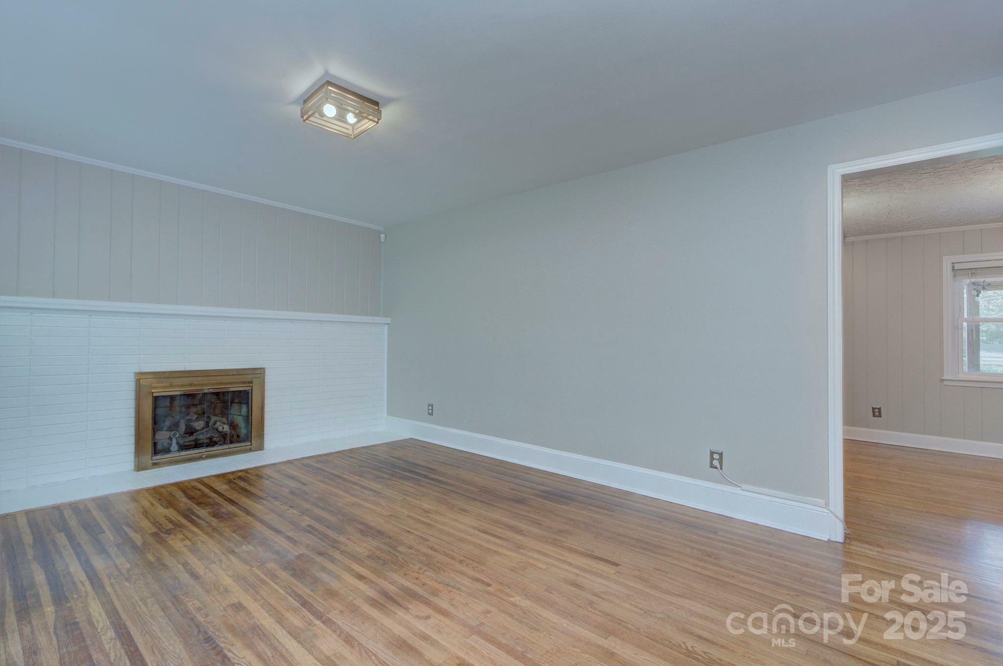 Property Photo: 3951 Whitehall Drive NC 28208