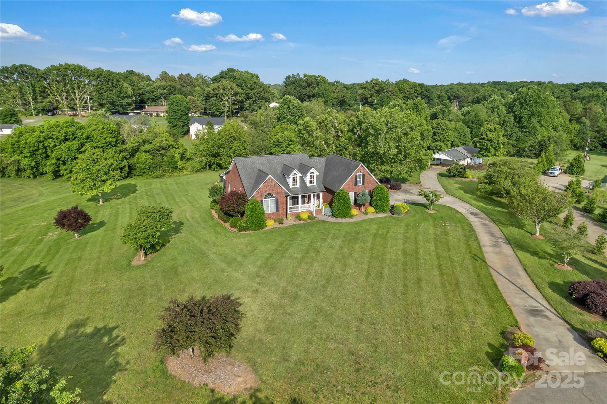 Property Photo: 814 Settlers Drive NC 28021