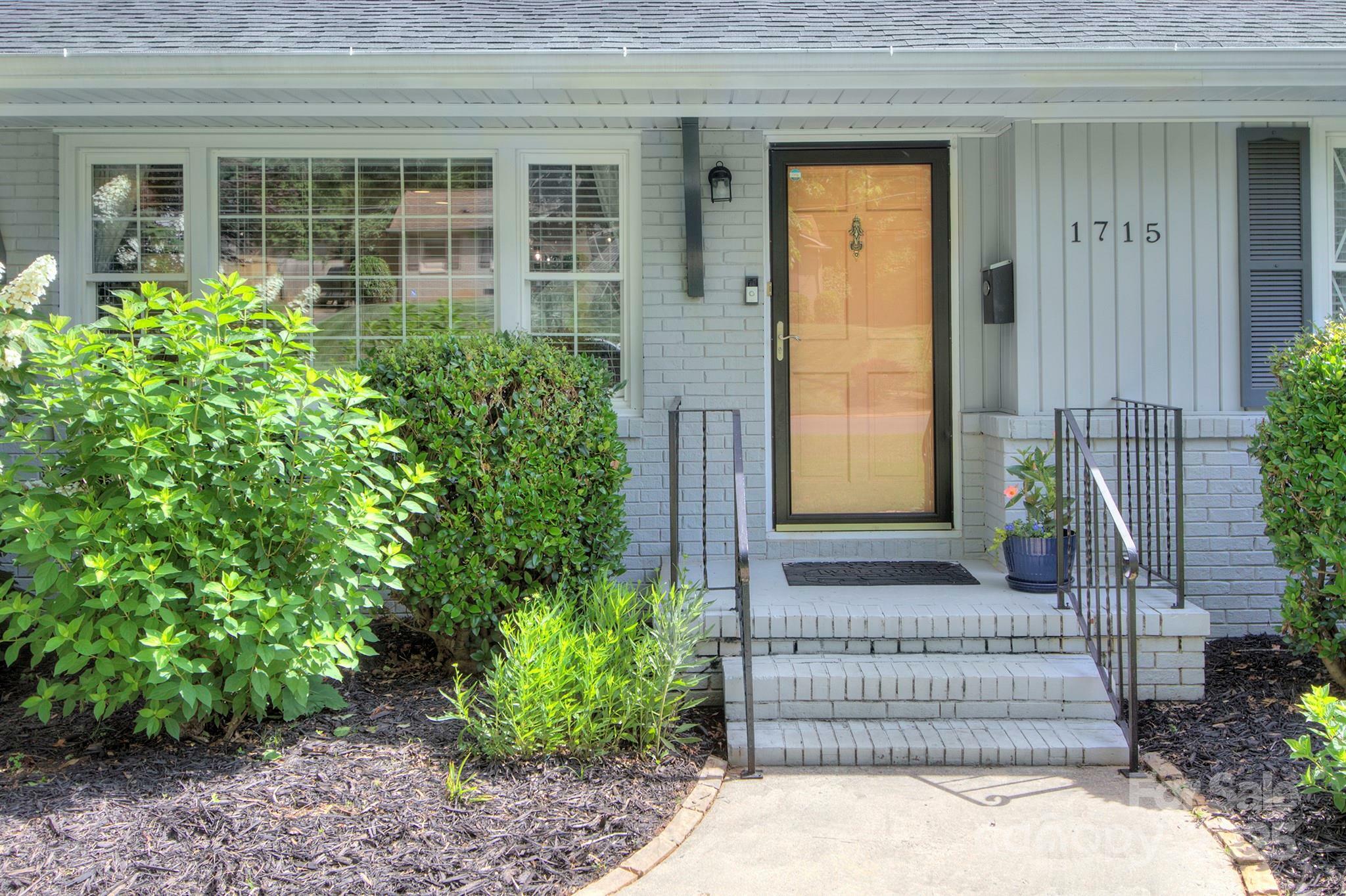 Property Photo: 1715 Wensley Drive NC 28210