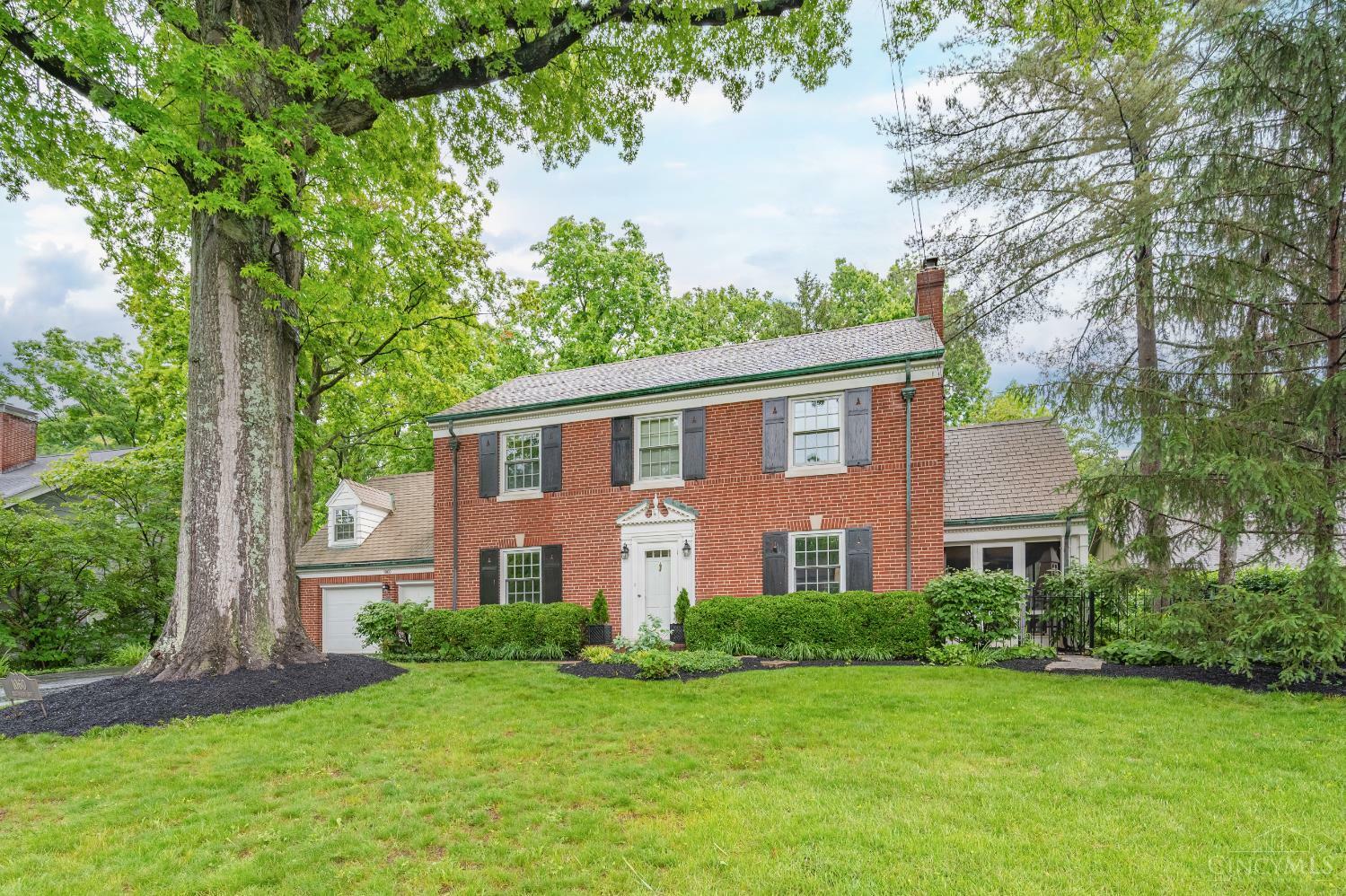 Property Photo: 1060 Richwood Avenue OH 45208
