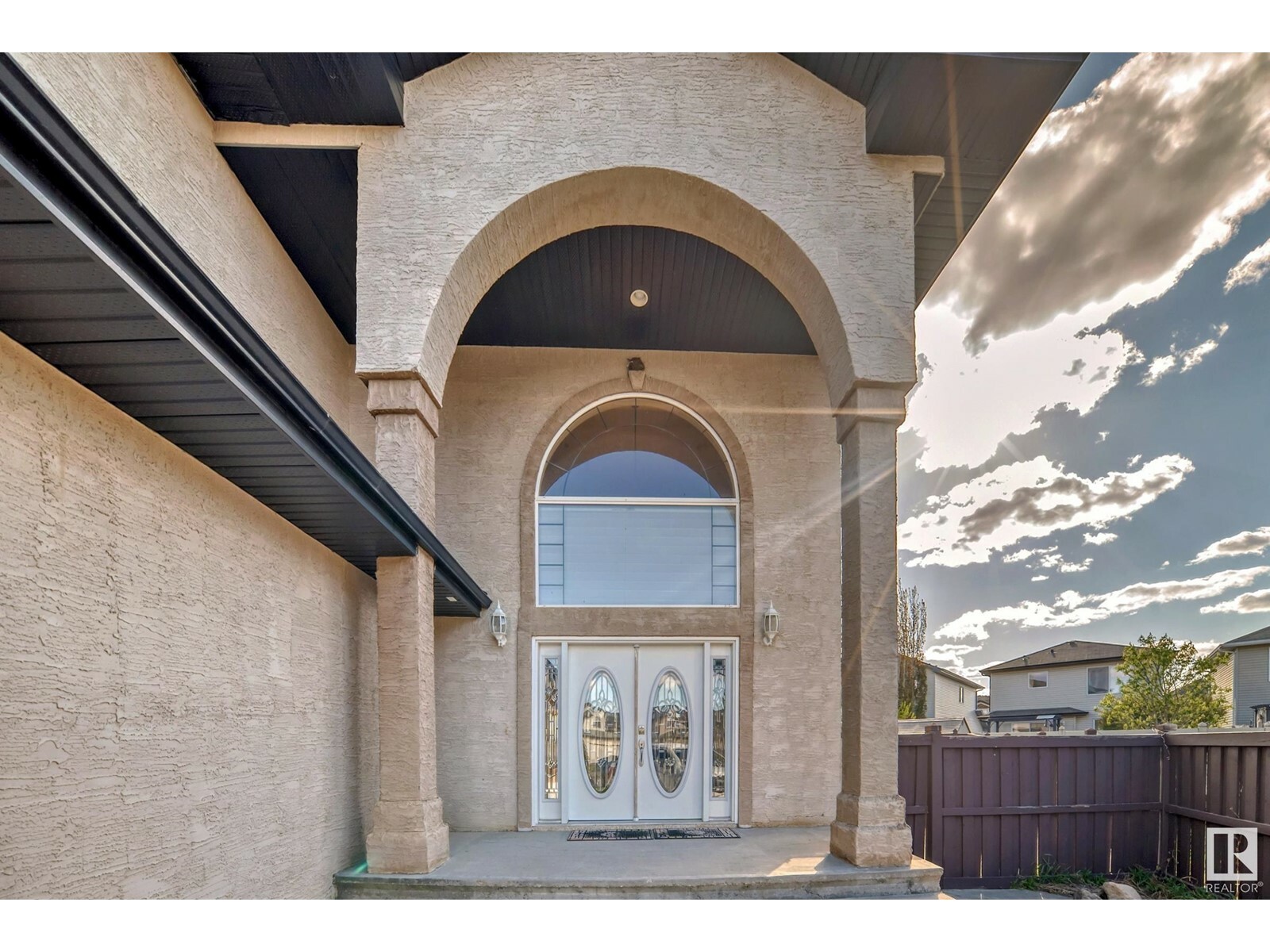Photo de la propriété: 16104 136 St NW AB T5A 3V4
