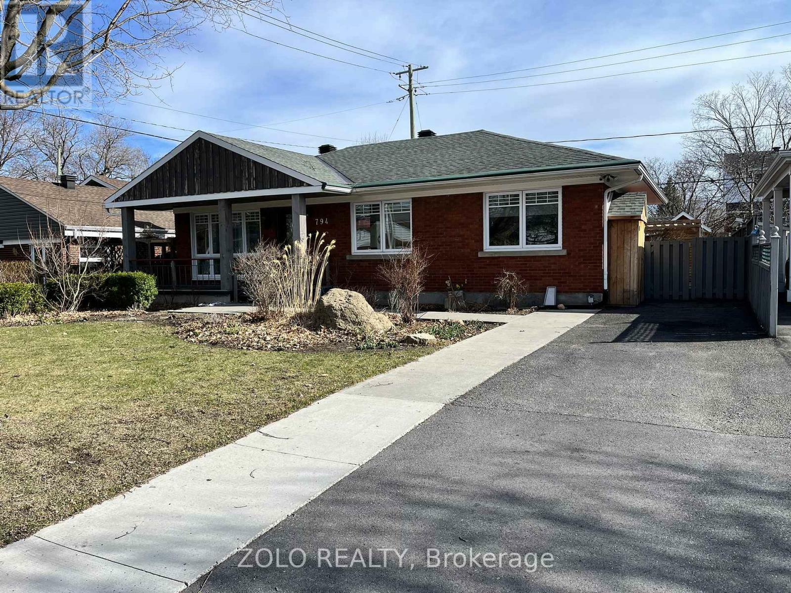Property Photo: 794 Hamlet Road ON K1G 1R2