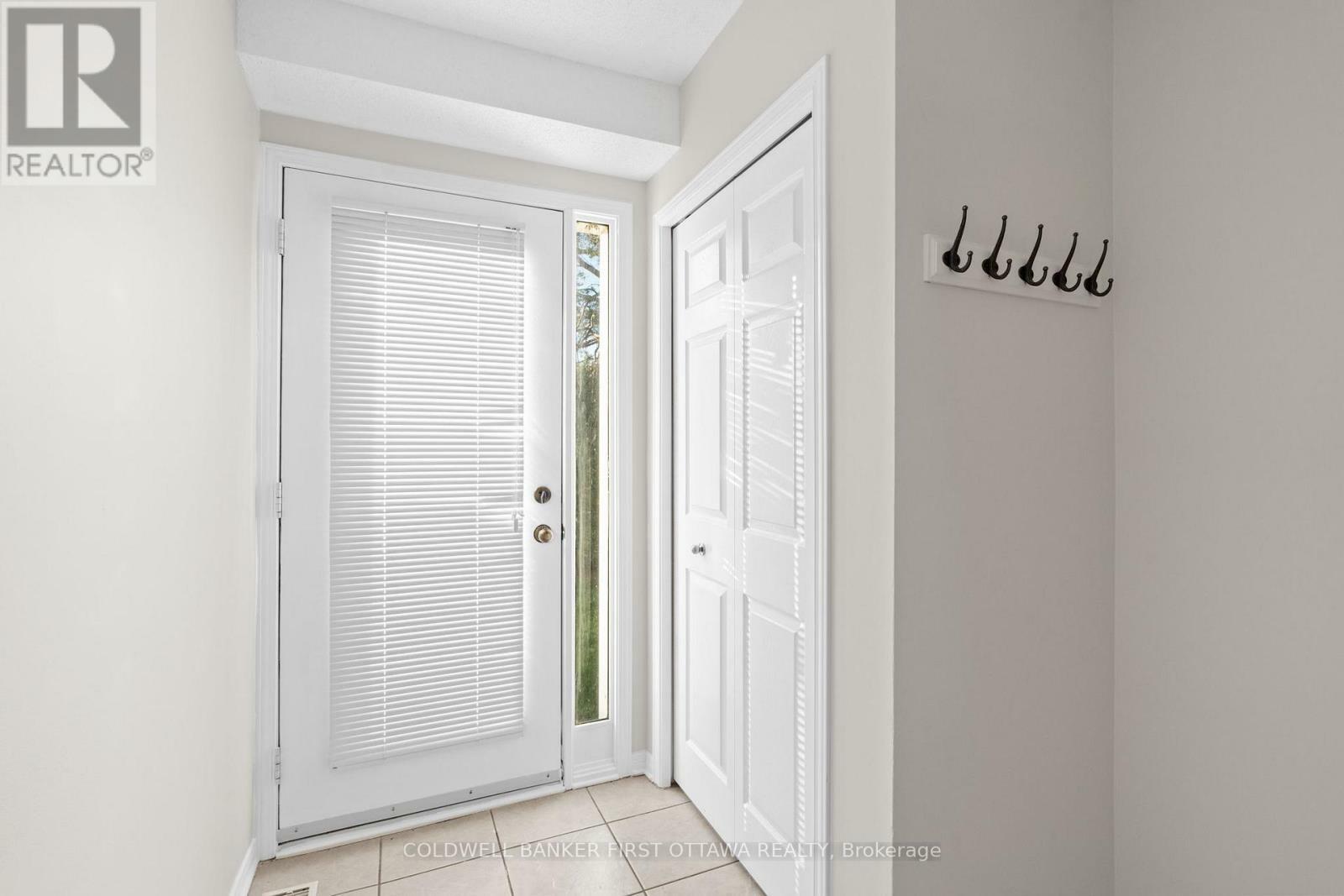 Photo de la propriété: 106 Monterey Drive ON K2H 7A8