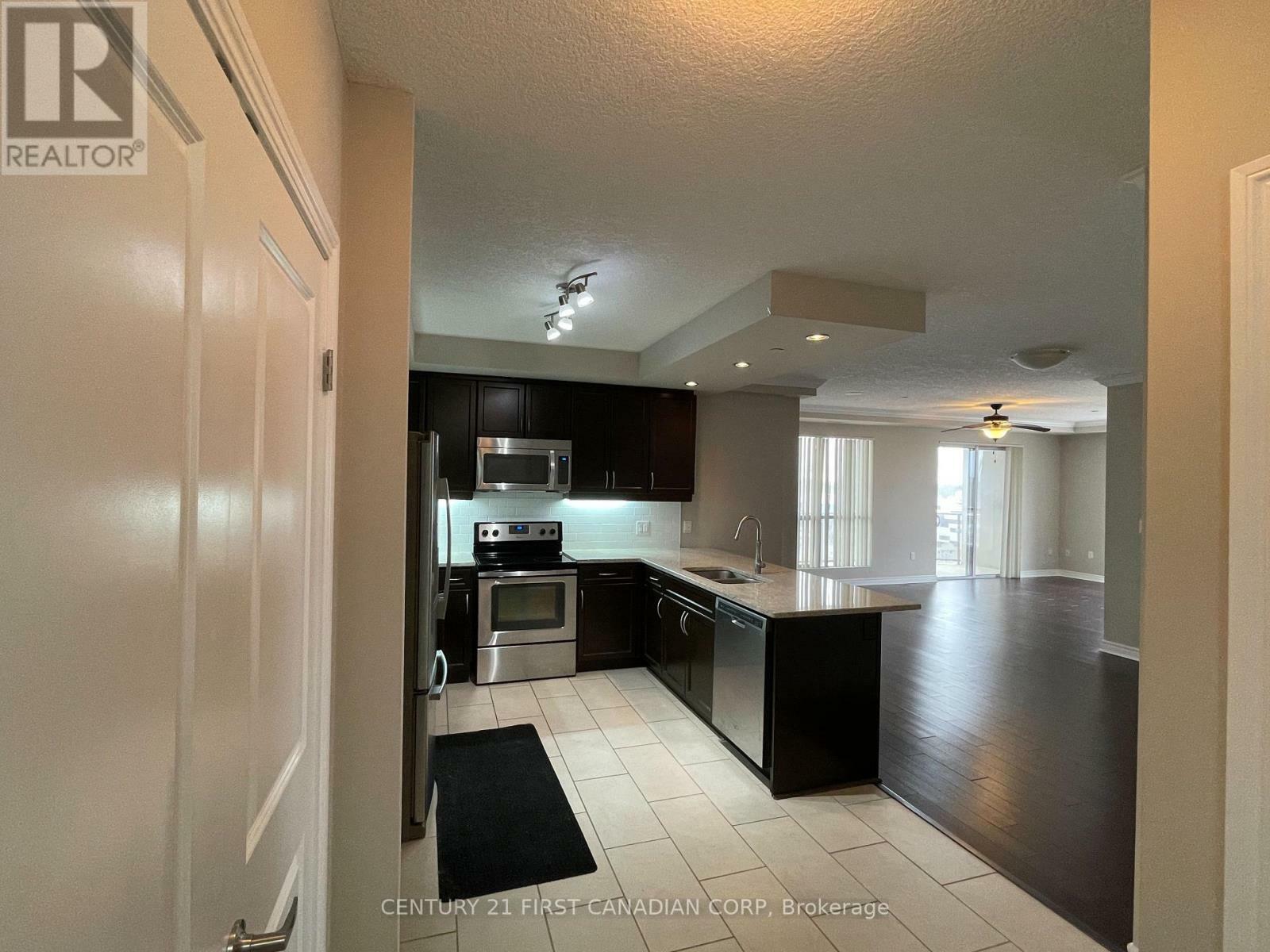 Property Photo: 330 Ridout Street North 1503 ON N6C 3Z3