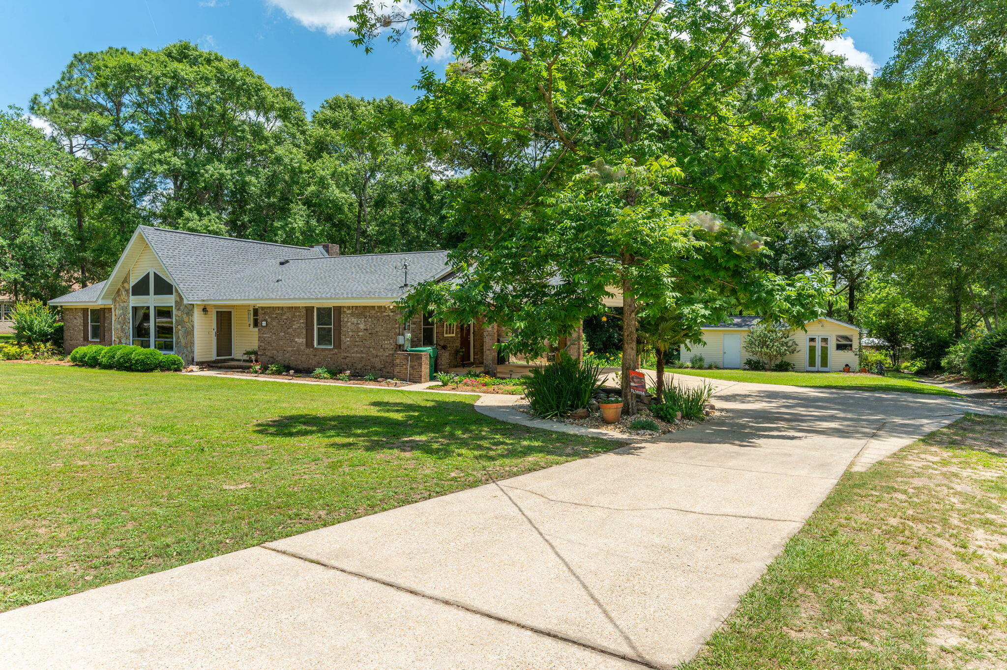 Property Photo: 6087 Terrace Lane Lane FL 32536