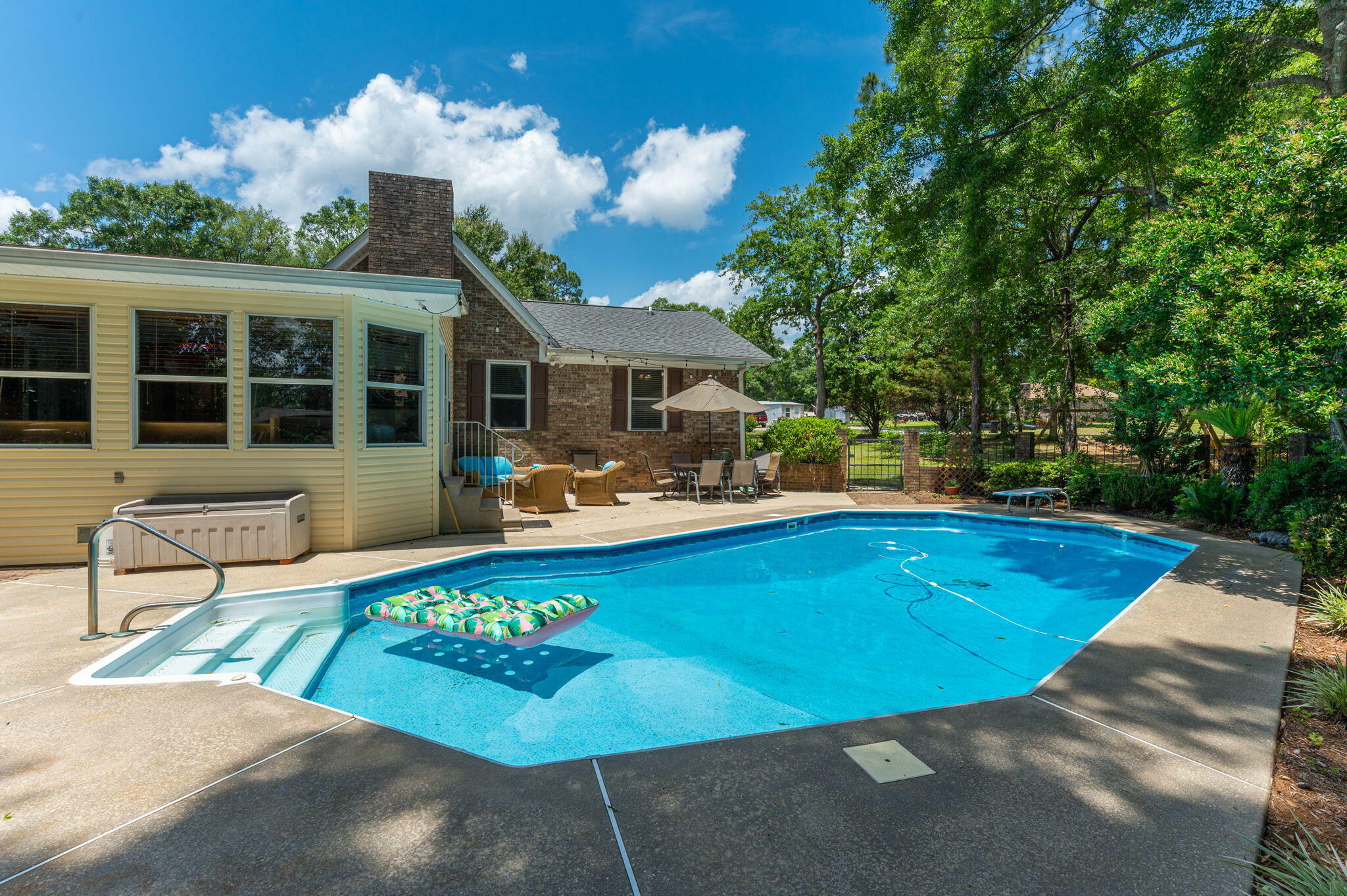 Property Photo: 6087 Terrace Lane FL 32536