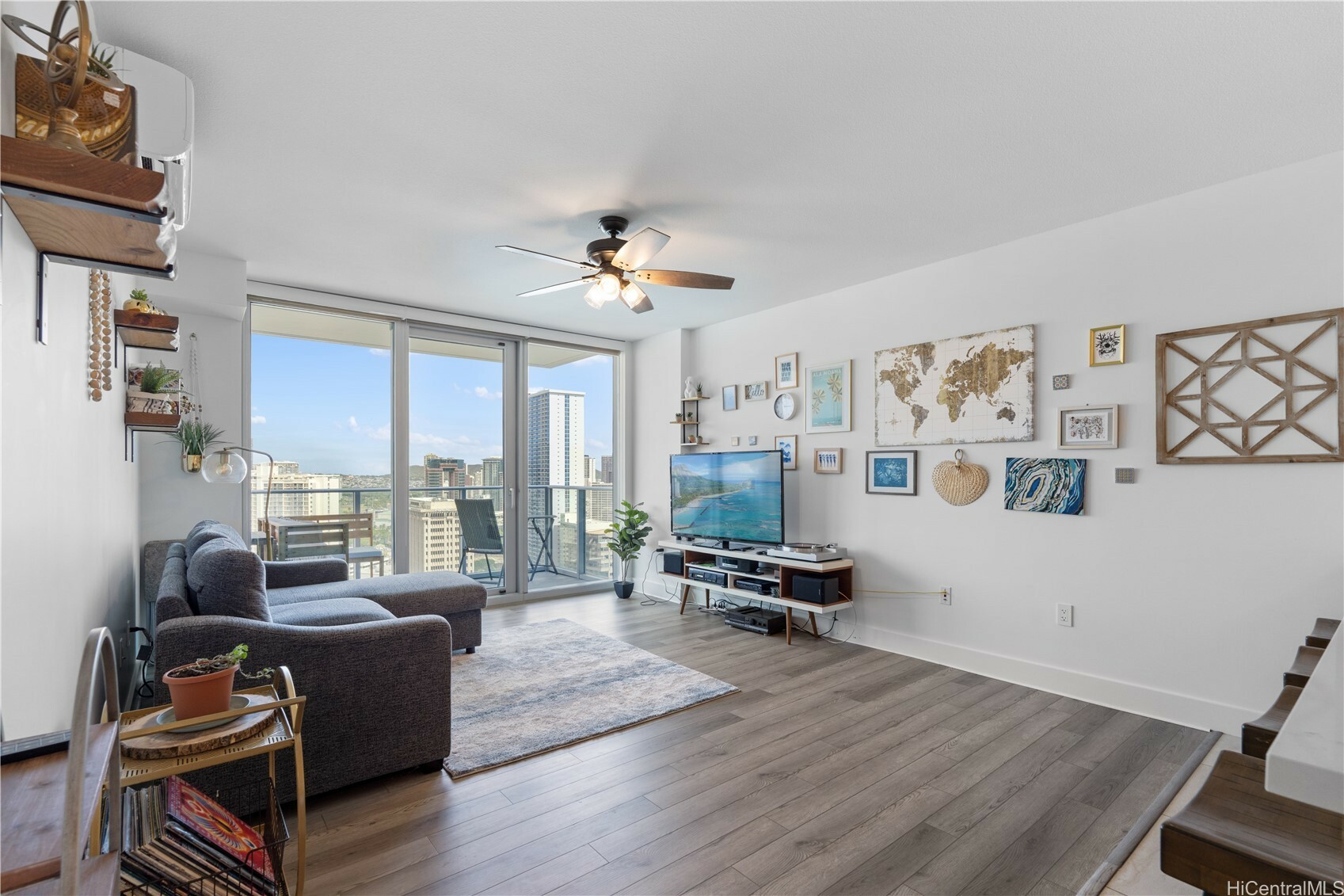 Property Photo: 629 Keeaumoku Street 2505 HI 96814