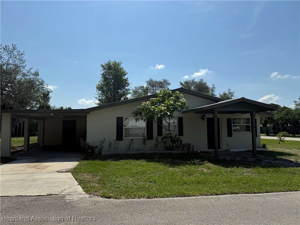 Property Photo: 3 Oak Street FL 33852