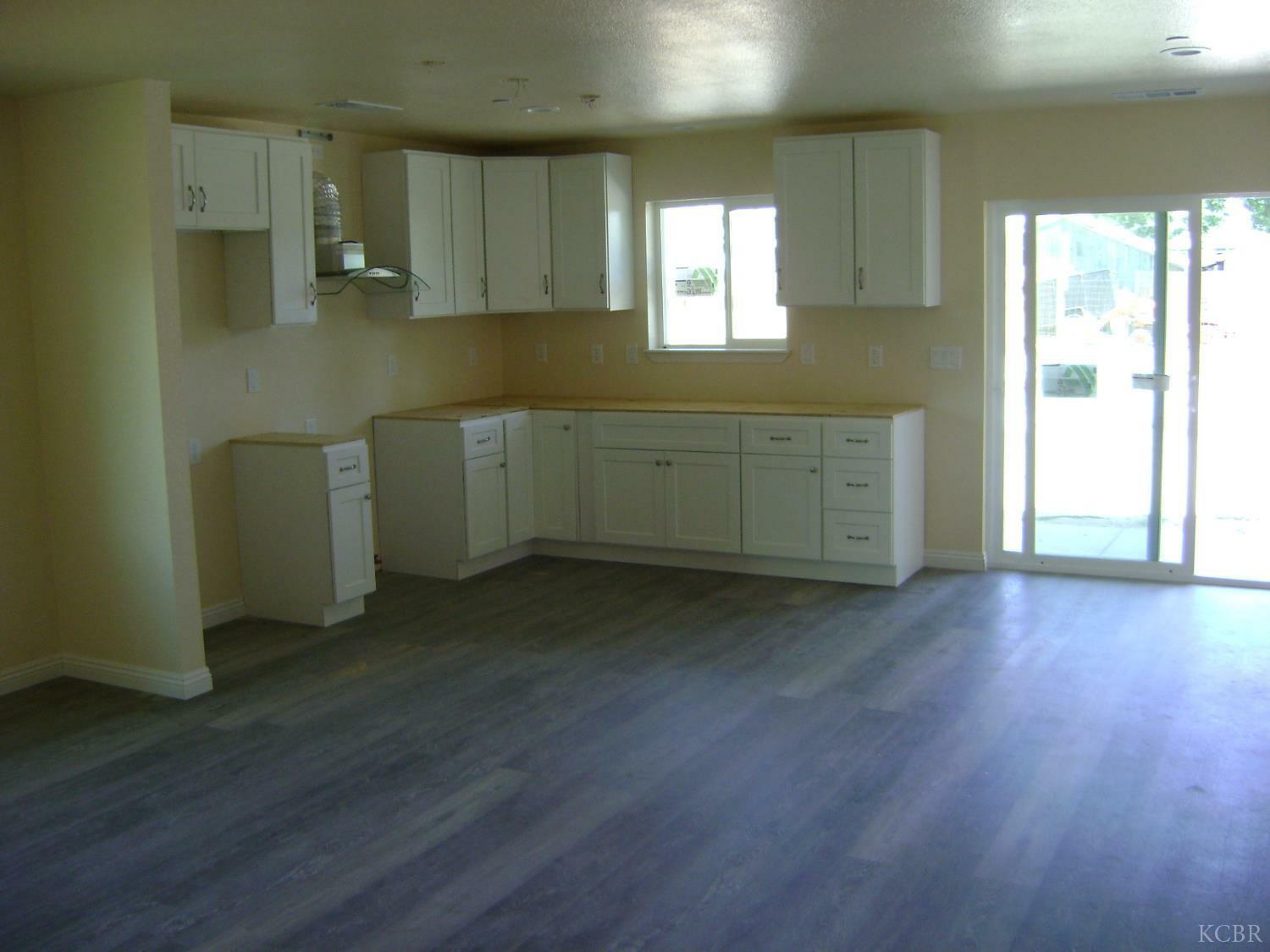 Property Photo: 328 N D Street CA 93274
