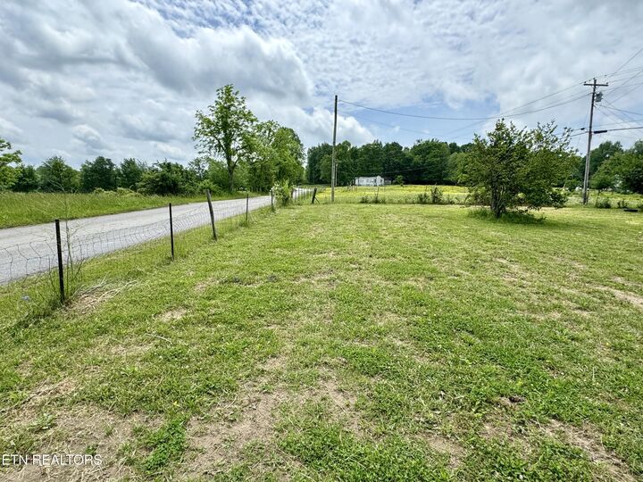 Property Photo: 688 Mayland Rd. TN 38571
