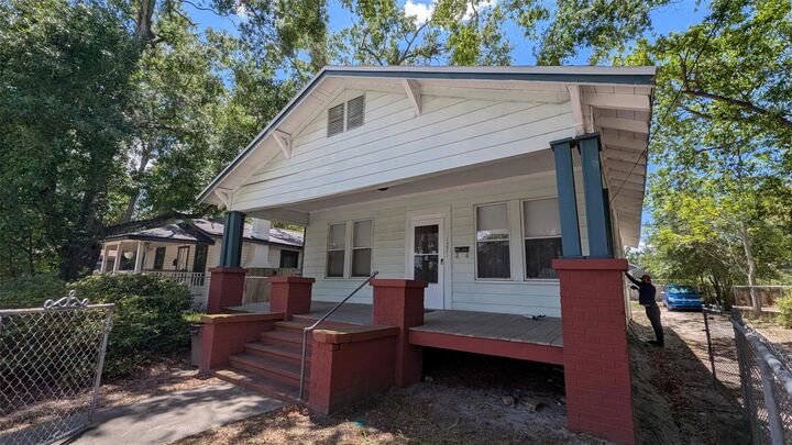 Property Photo: 1221 E Osborne Avenue FL 33603