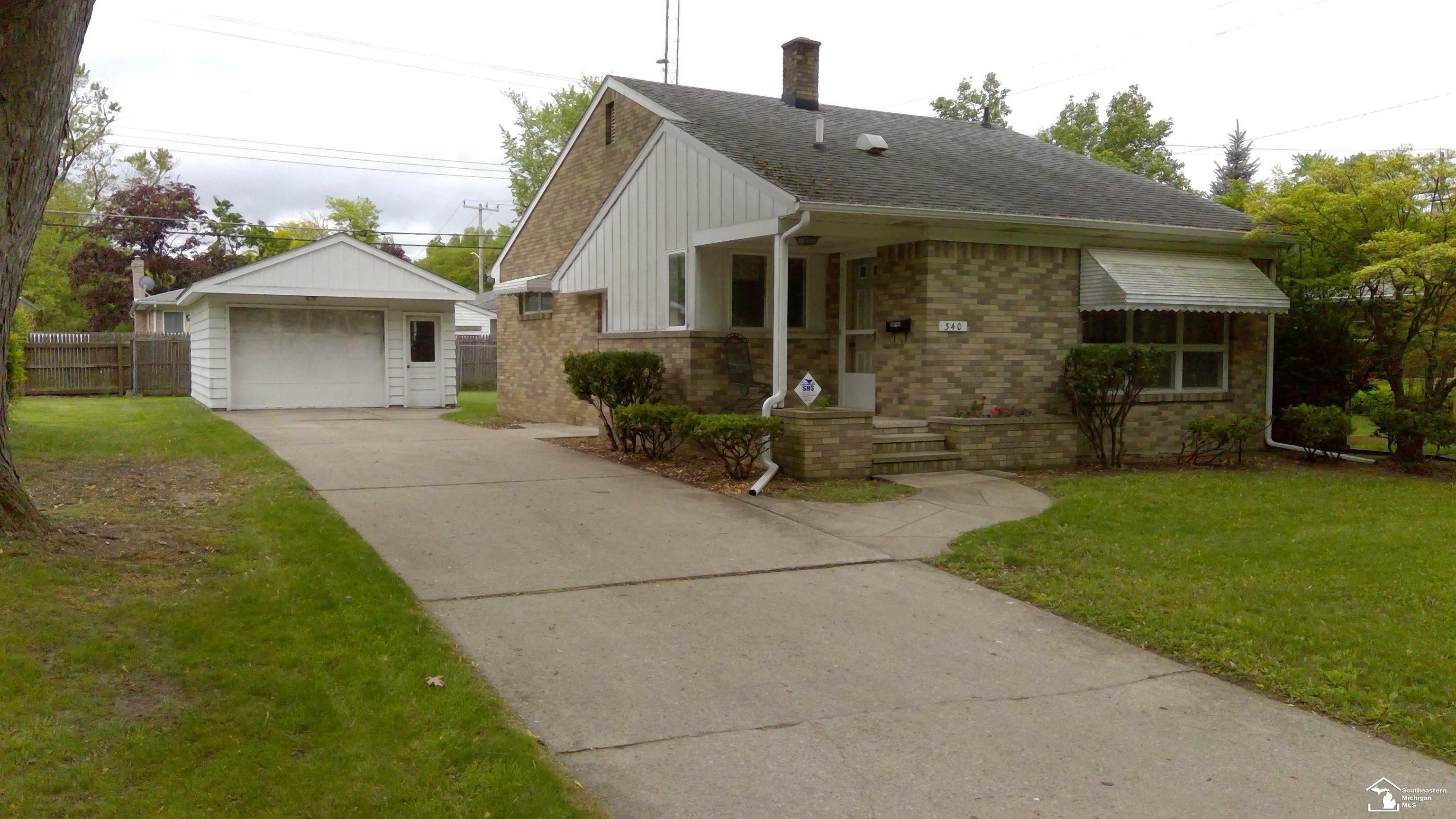 Property Photo:  340 Oakwood Street  MI 48162 