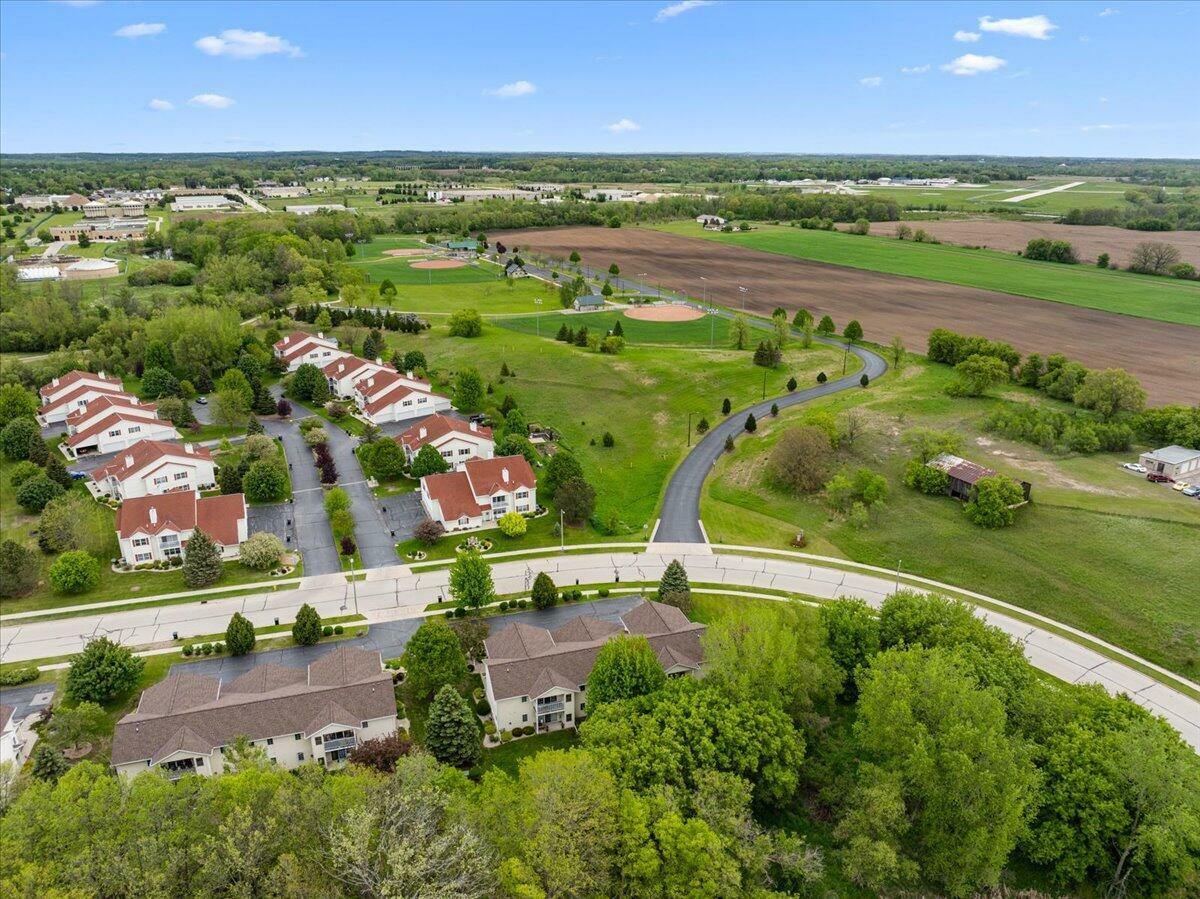 Property Photo: 2465 Country Creek Cir 2 WI 53095