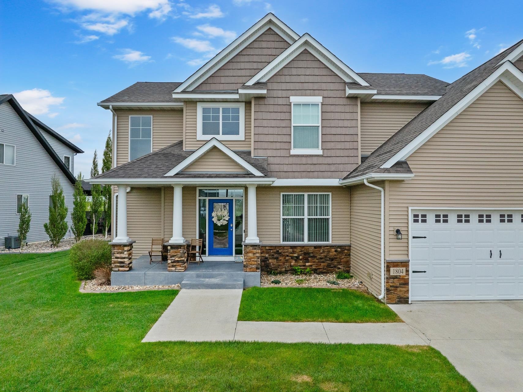 Property Photo: 1804 Valley Bluffs Dr SE ND 58701