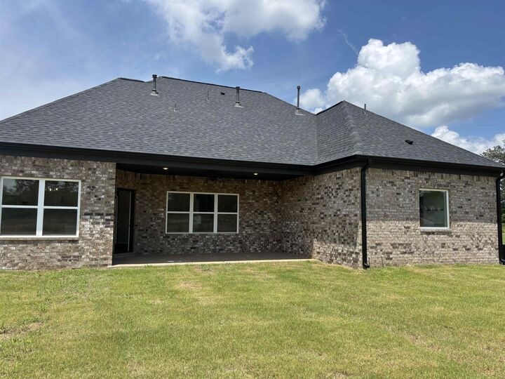 Property Photo:  200 Hughetta St  TN 38060 