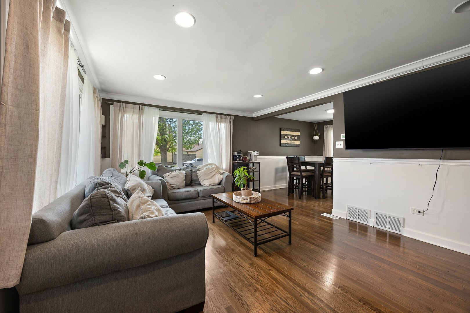 Property Photo: 3118 E 130th Street IL 60633