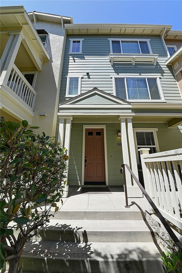 Property Photo: 2303 Jefferson Street 1215 CA 90501