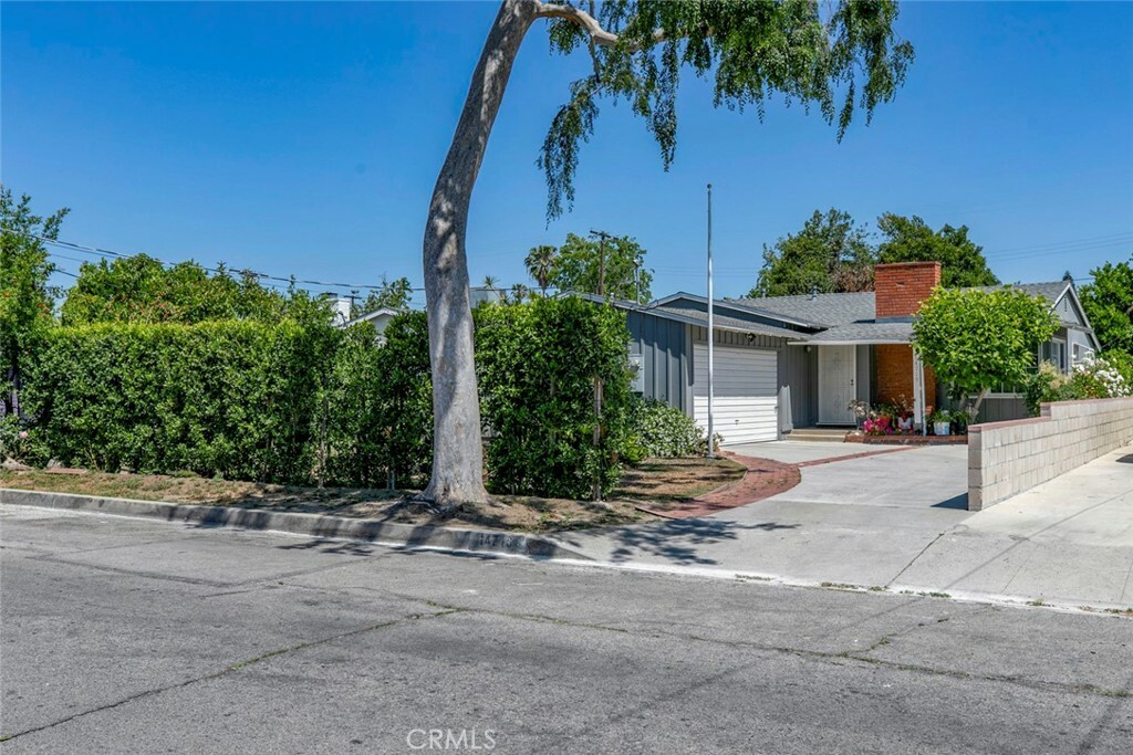 Property Photo: 14719 Wyandotte Street CA 91405
