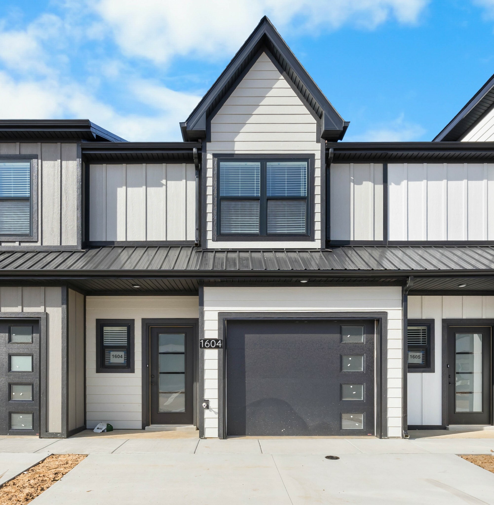Property Photo: 1604 Jonathan Wade Circle TN 37043