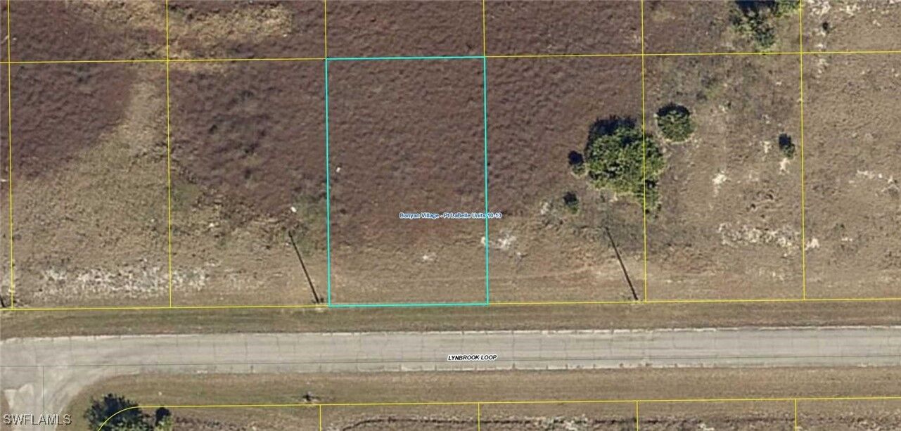 Property Photo: 208 Lynbrook Loop FL 33935
