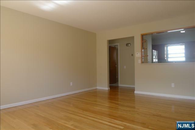 Property Photo:  129-131 6th Street 2  NJ 07022 
