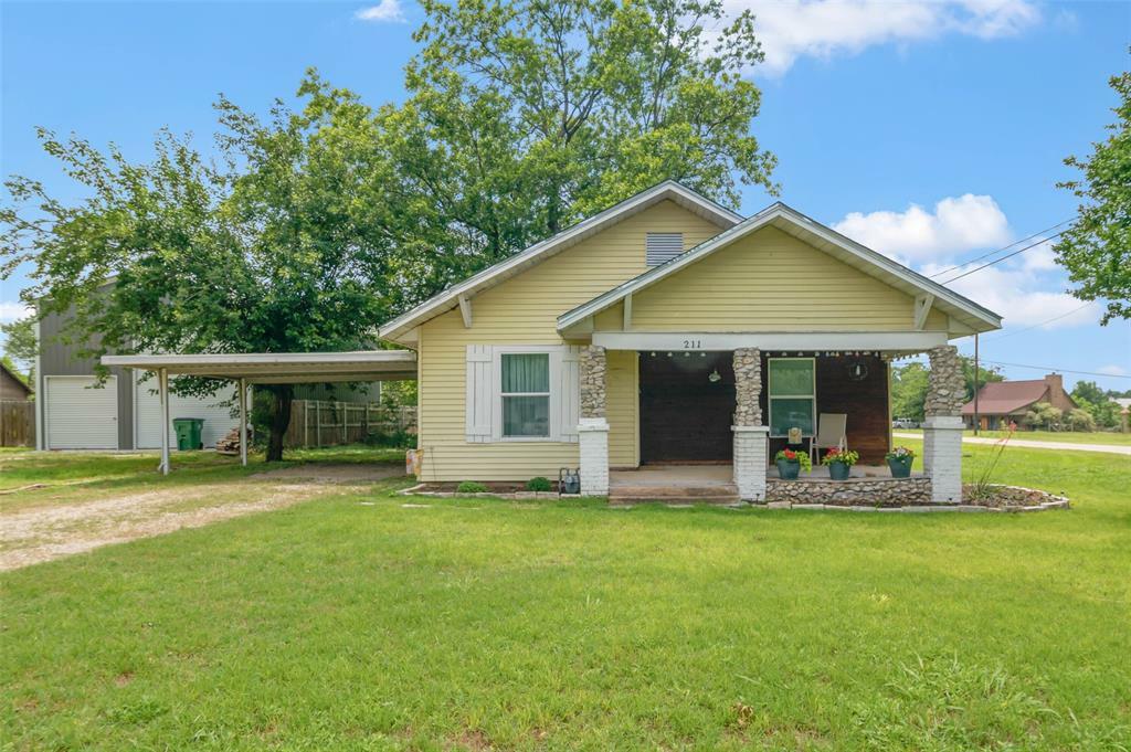 Property Photo: 211 S Wickham Street TX 76225
