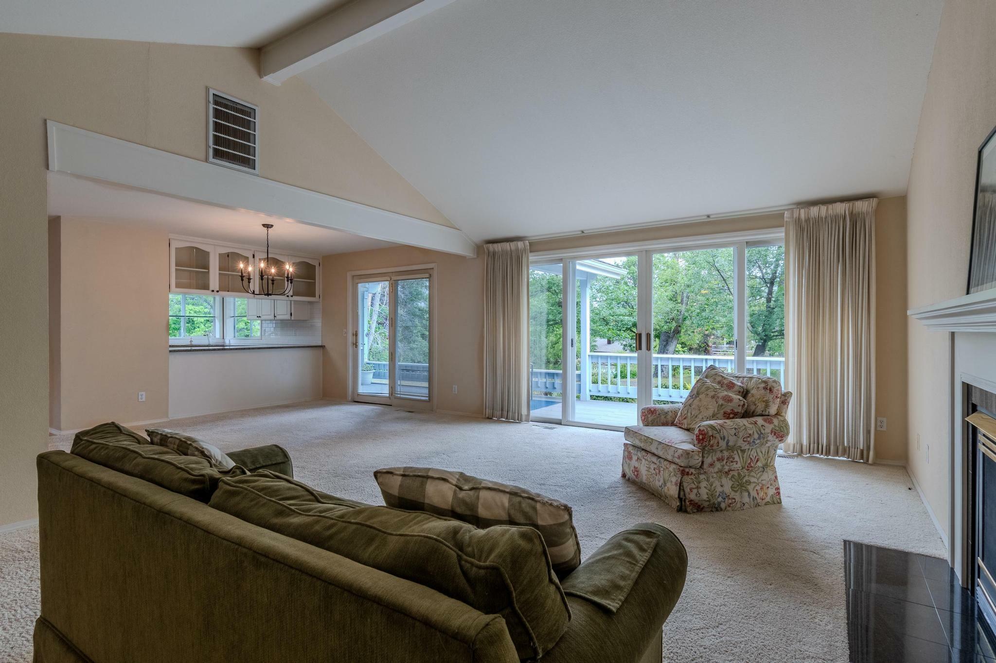 Property Photo: 1078 Oak Knoll Drive OR 97520