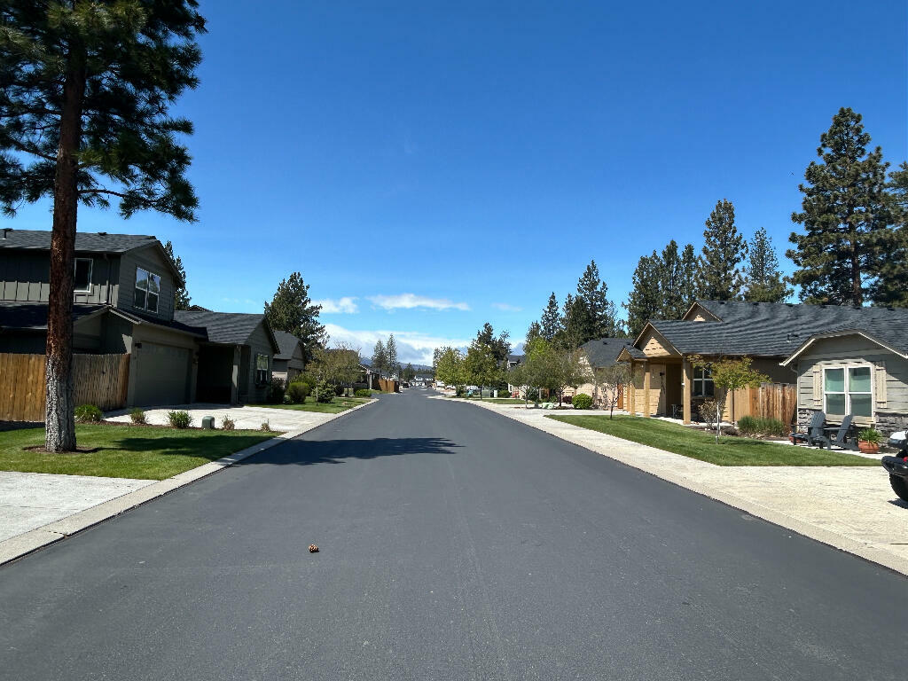 Property Photo: 1639 W Williamson Avenue OR 97759