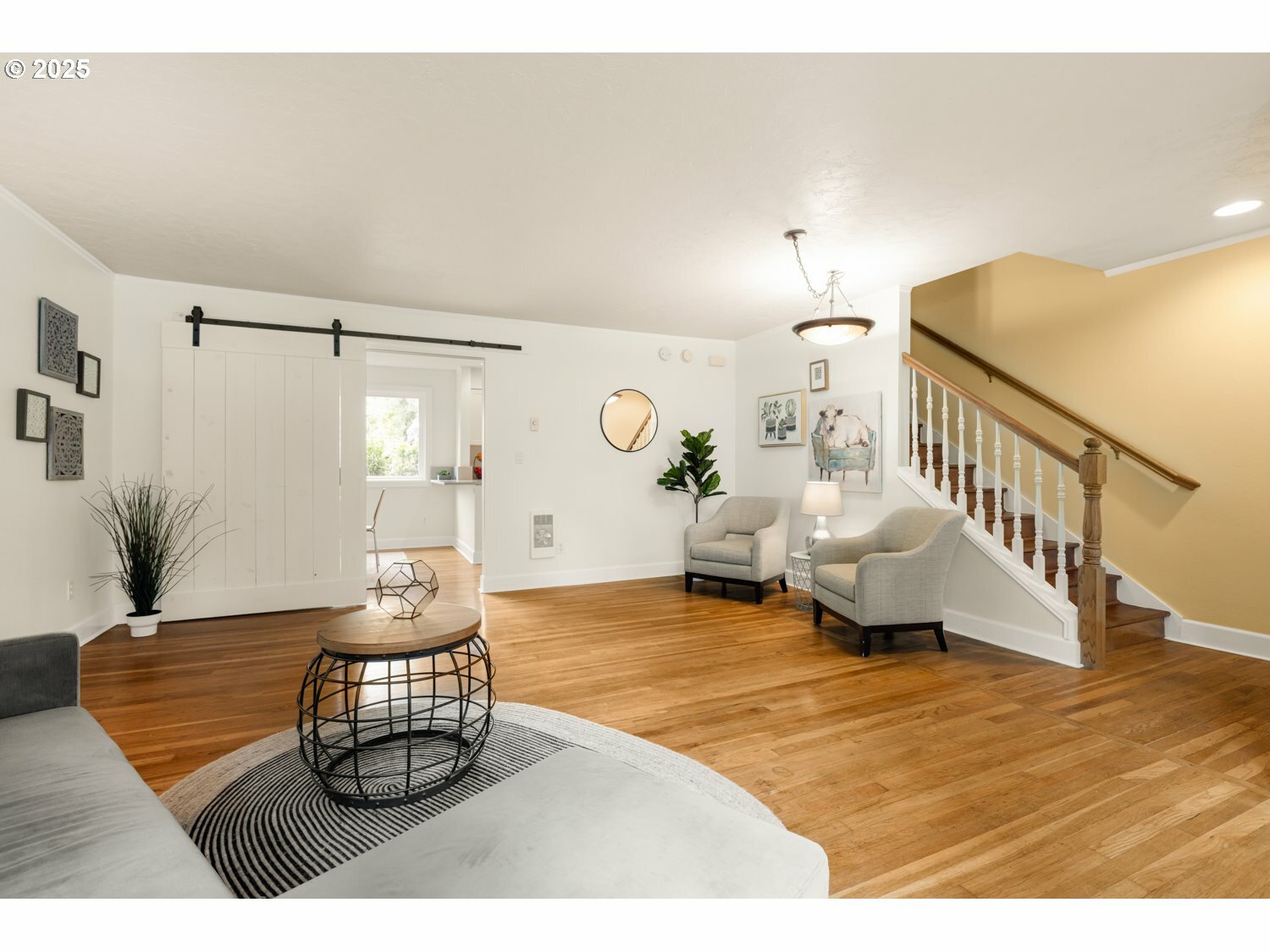Property Photo: 154 Ridgeway Rd OR 97034