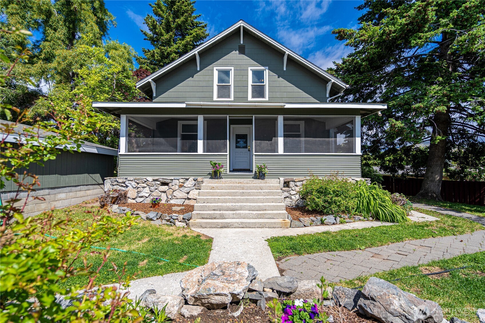 Property Photo: 595 Division Street WA 98831