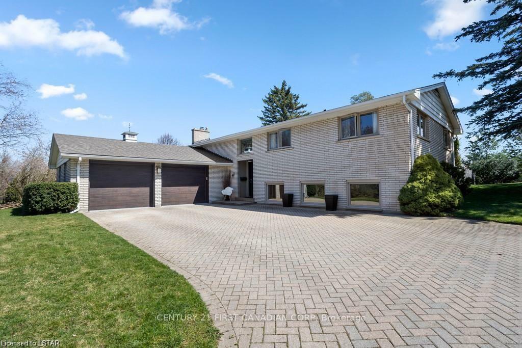 Photo de la propriété: 688 Westmount Hills Drive E ON N6K 1B2